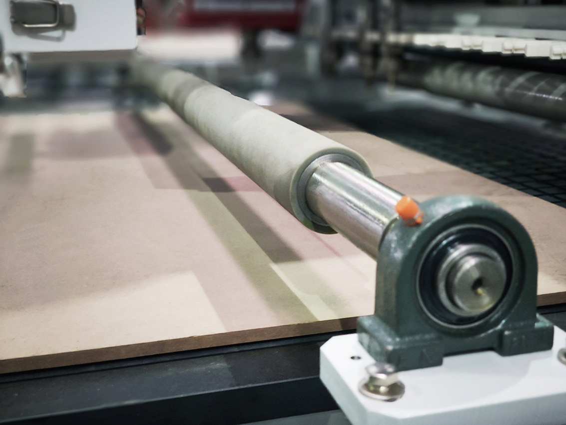 9.0kw主軸 選配:雙棍壓板裝置